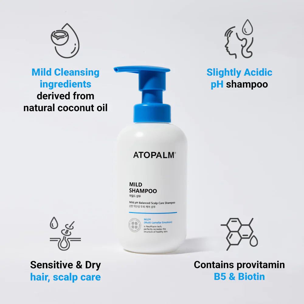 Flacone con erogatore blu. Testo: ATOPALM, MILD SHAMPOO. Grafici con informazioni su ingredienti e proprietà.
