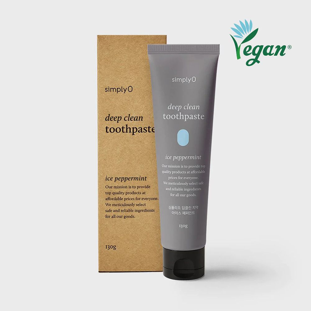 Tubo di dentifricio e scatola. Tubo grigio, scritta "simplyO Deep Clean Toothpaste Ice Peppermint". Sigillo vegano.
