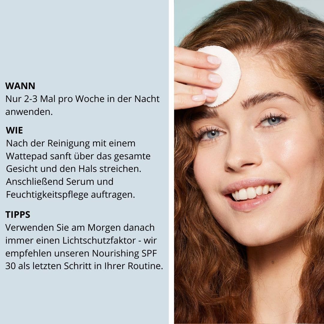 Testo: Uso, Consigli. Donna con dischetto di cotone. Bottiglia "Nip + Fab Glycolic Acid Fix Liquid Glow" non visibile.