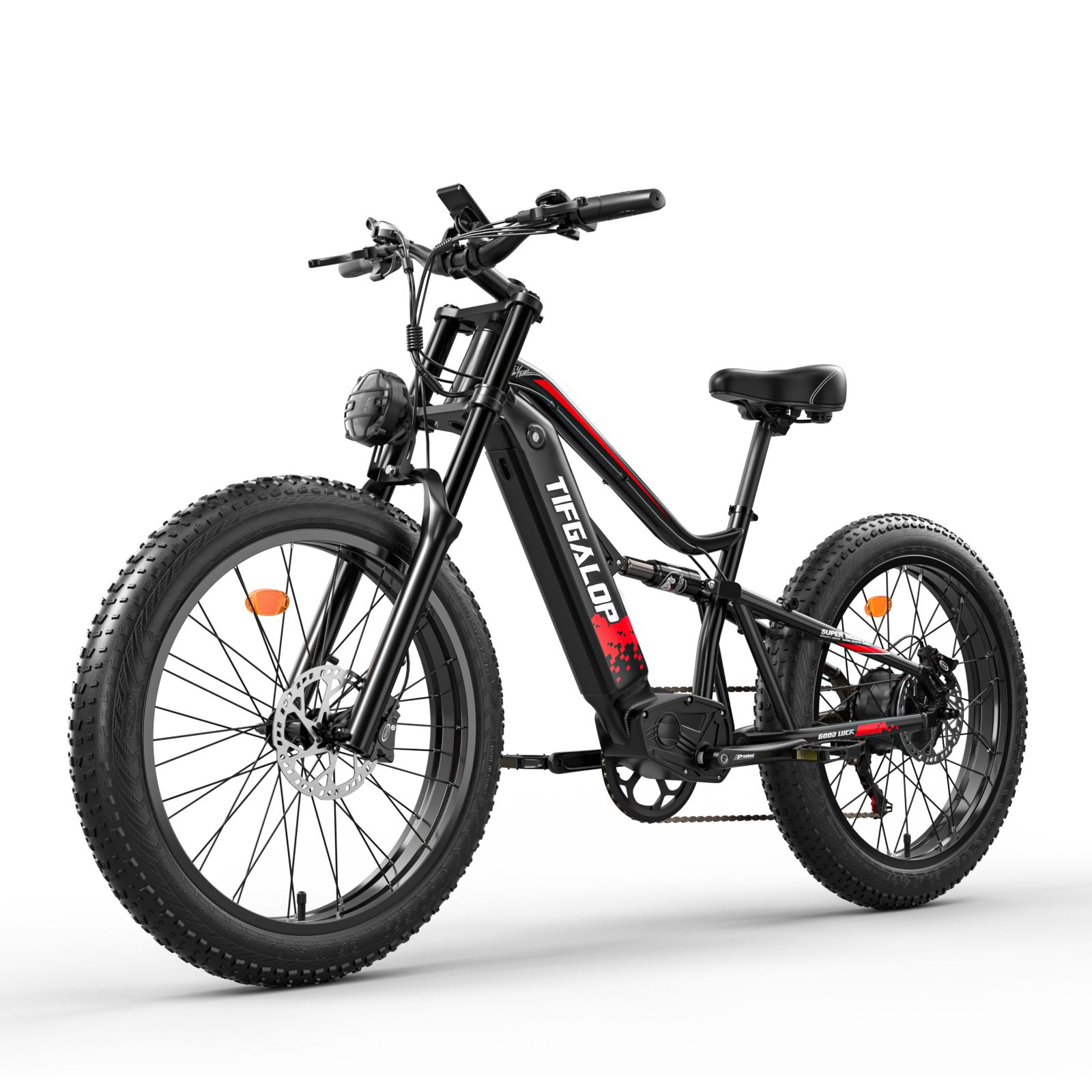 E-MTB nero con dettagli rossi. Pneumatici larghi, freni a disco, faro anteriore e logo TIFGALOP.