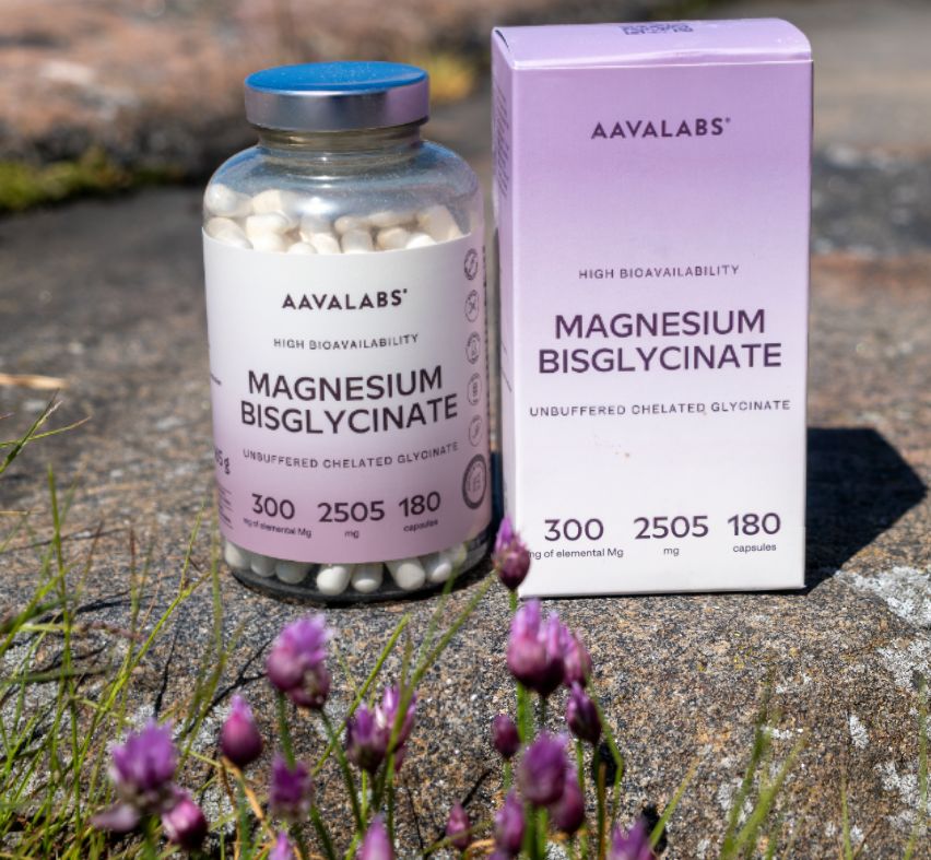 Flacone e scatola Aavalabs Magnesium Bisglycinate all'aperto. 180 capsule.
