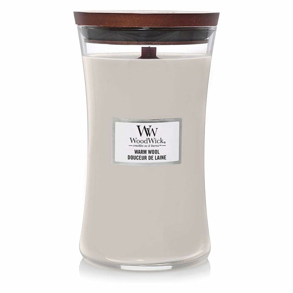 Candela in contenitore di vetro con coperchio in legno. Etichetta "Warm Wool" e logo. Candela grigia in vetro trasparente.