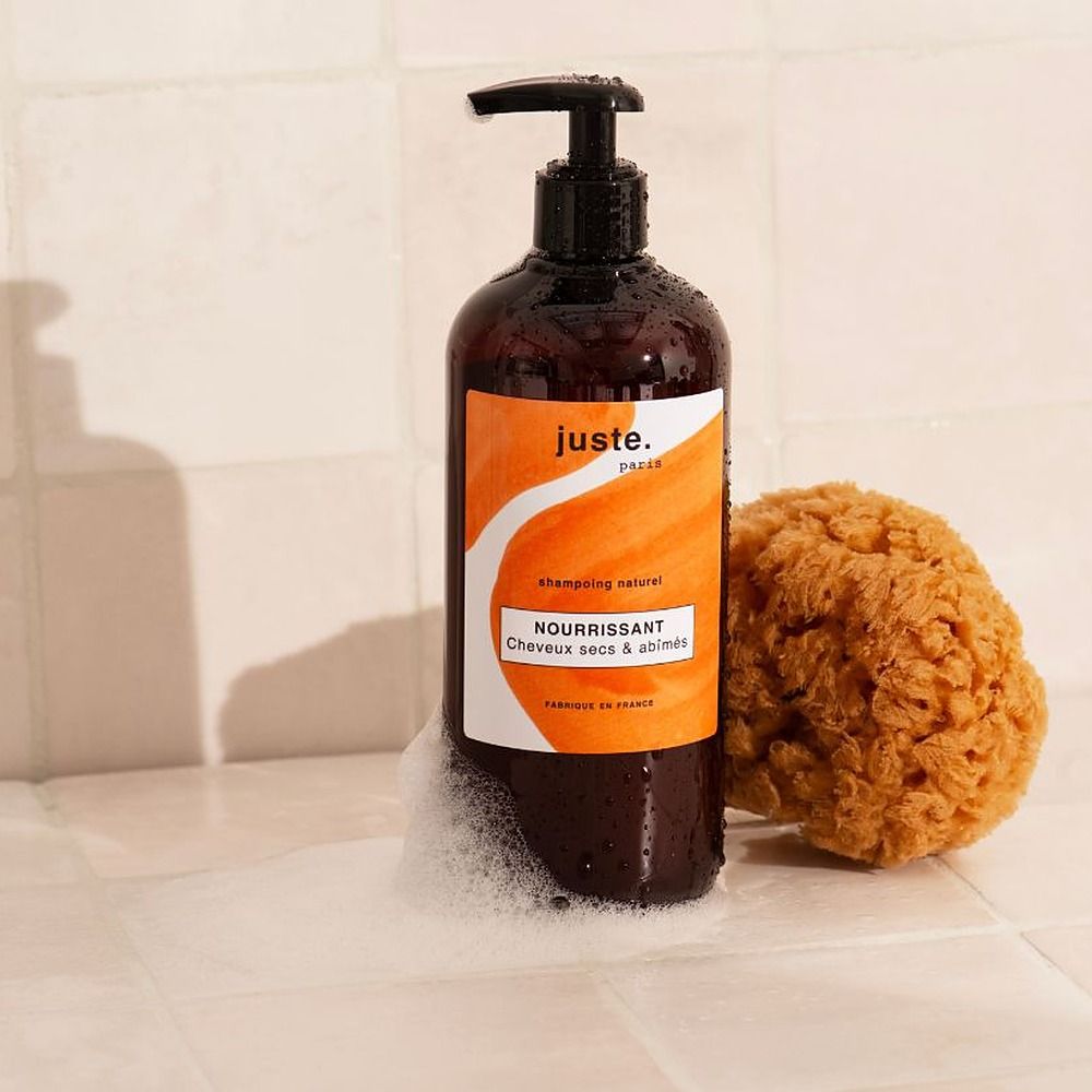 Flacone con erogatore, shampoo per capelli secchi.