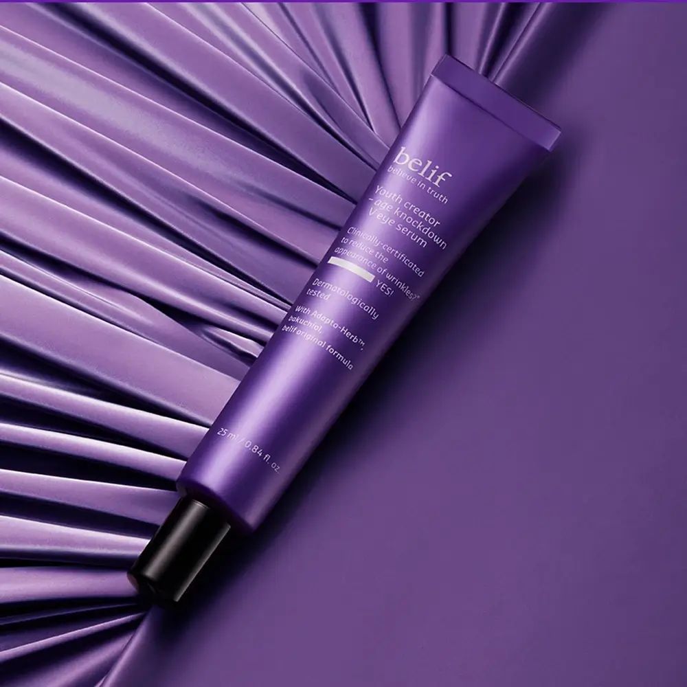 Tubo viola con tappo nero. Scritta: belif, Youth creator - age knockdown V eye serum. 25 ml.
