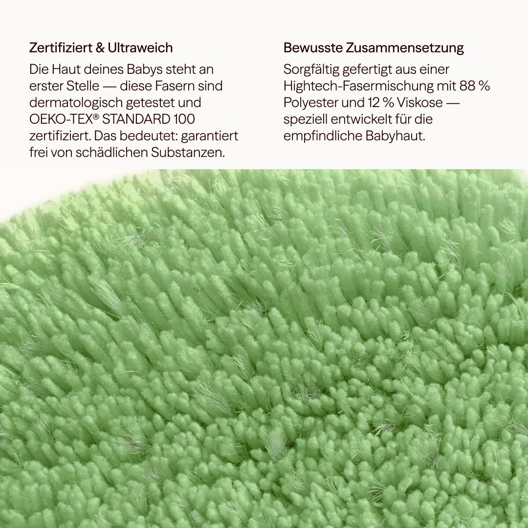 Primo piano di un cuscinetto lavabile verde. La texture è soffice e densa. Testo: Certificato e ultra-morbido, dermatologicamente testato.