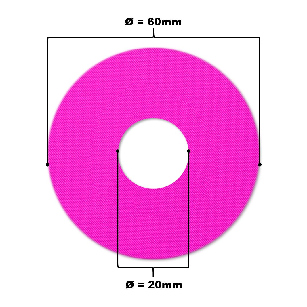 Cerotto per catetere rosa con foro. Diametro 60 mm, diametro foro 20 mm. Primo piano.