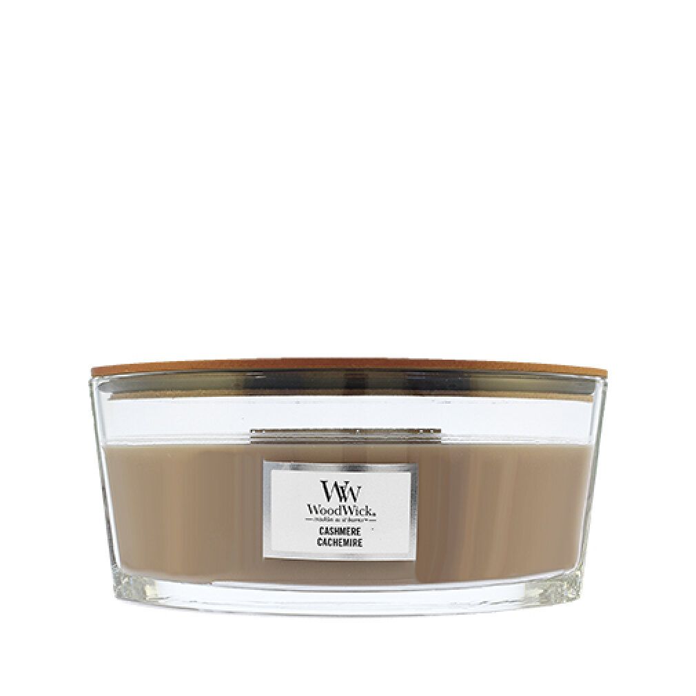 Candela ellittica con coperchio in legno. Contenitore in vetro con cera beige. Etichetta con scritta 'Cashmere'.