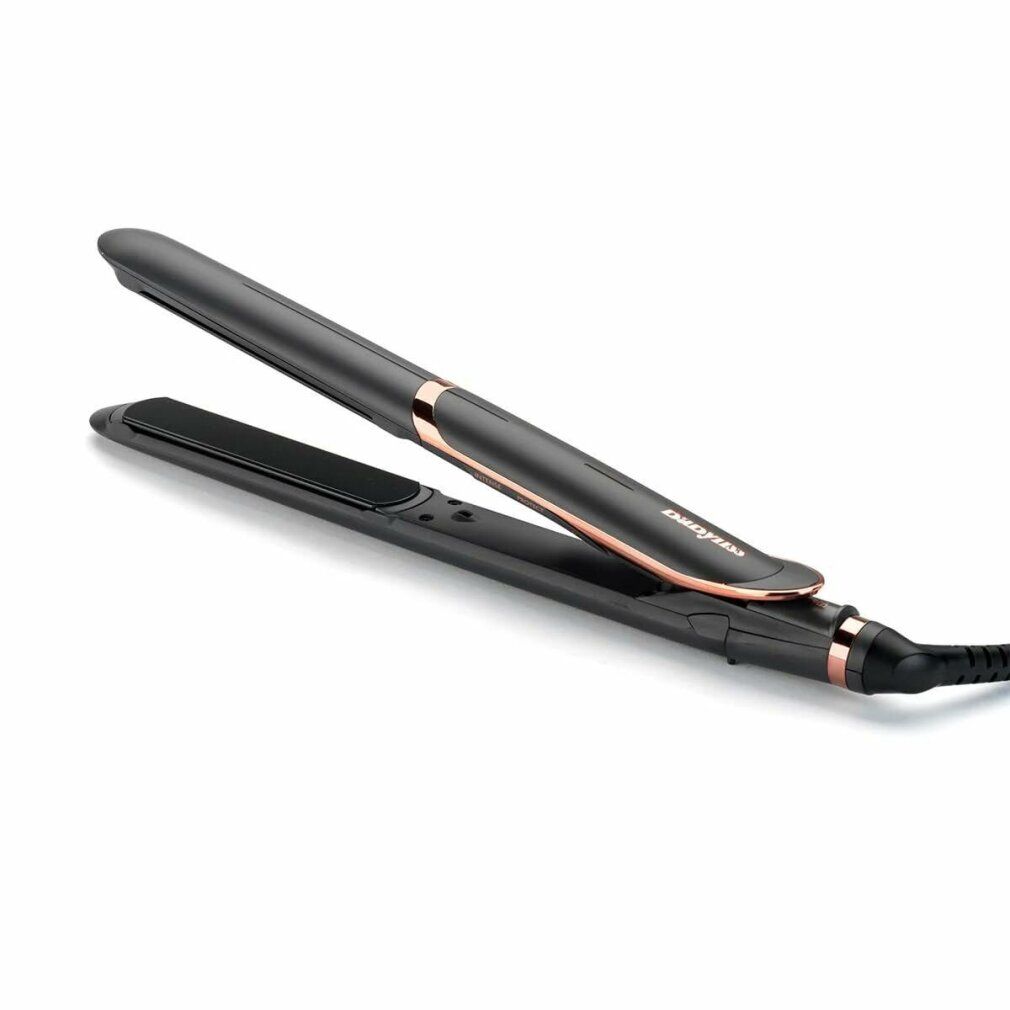 Piastra per capelli nera con dettagli color rame. Logo BaByliss visibile. Cavo di alimentazione collegato.