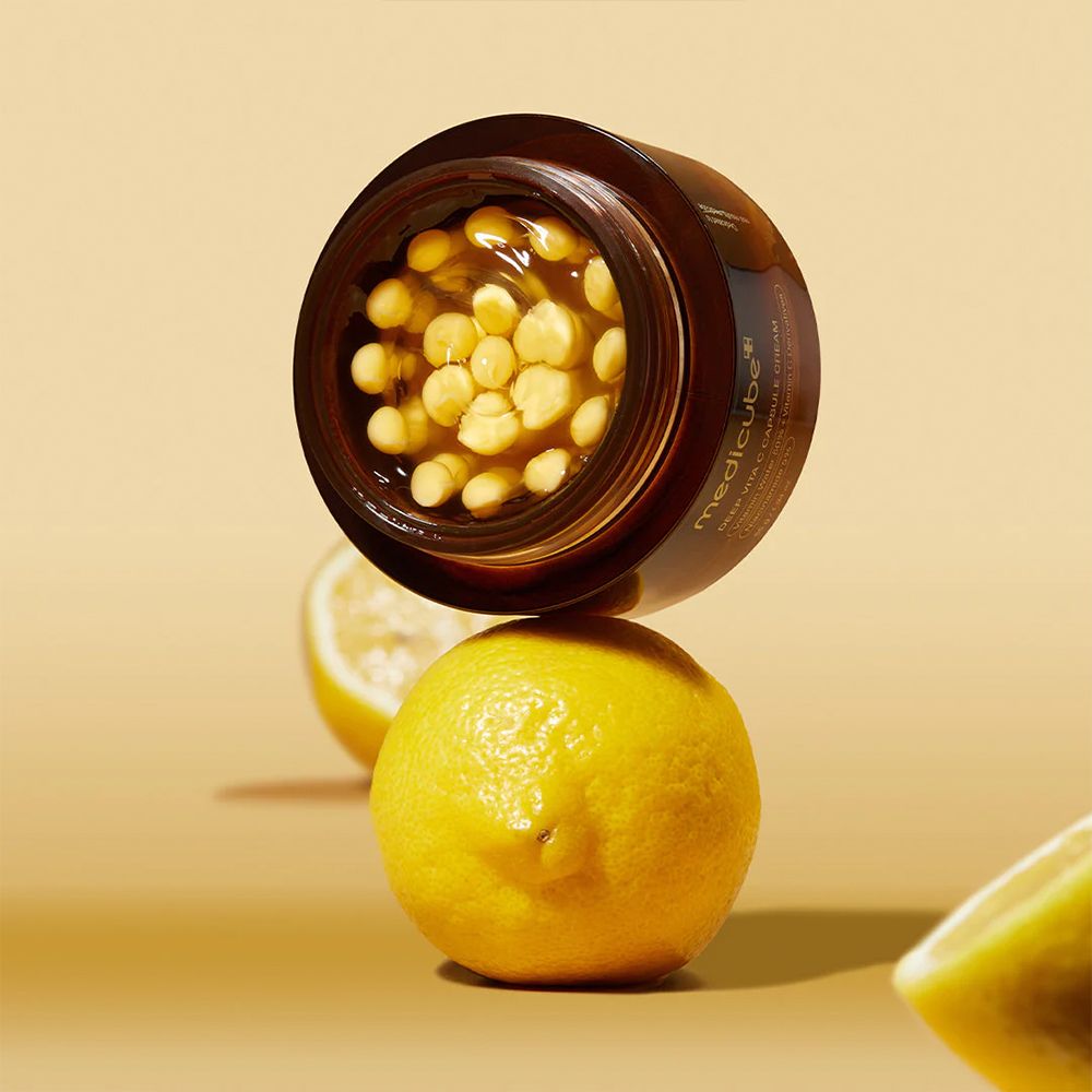 Medicube Deep Vita C Capsule Cream con limoni.