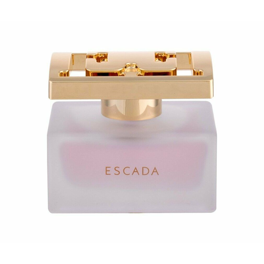 Primo piano del flacone di Eau de Toilette Escada, tappo dorato, liquido rosa.