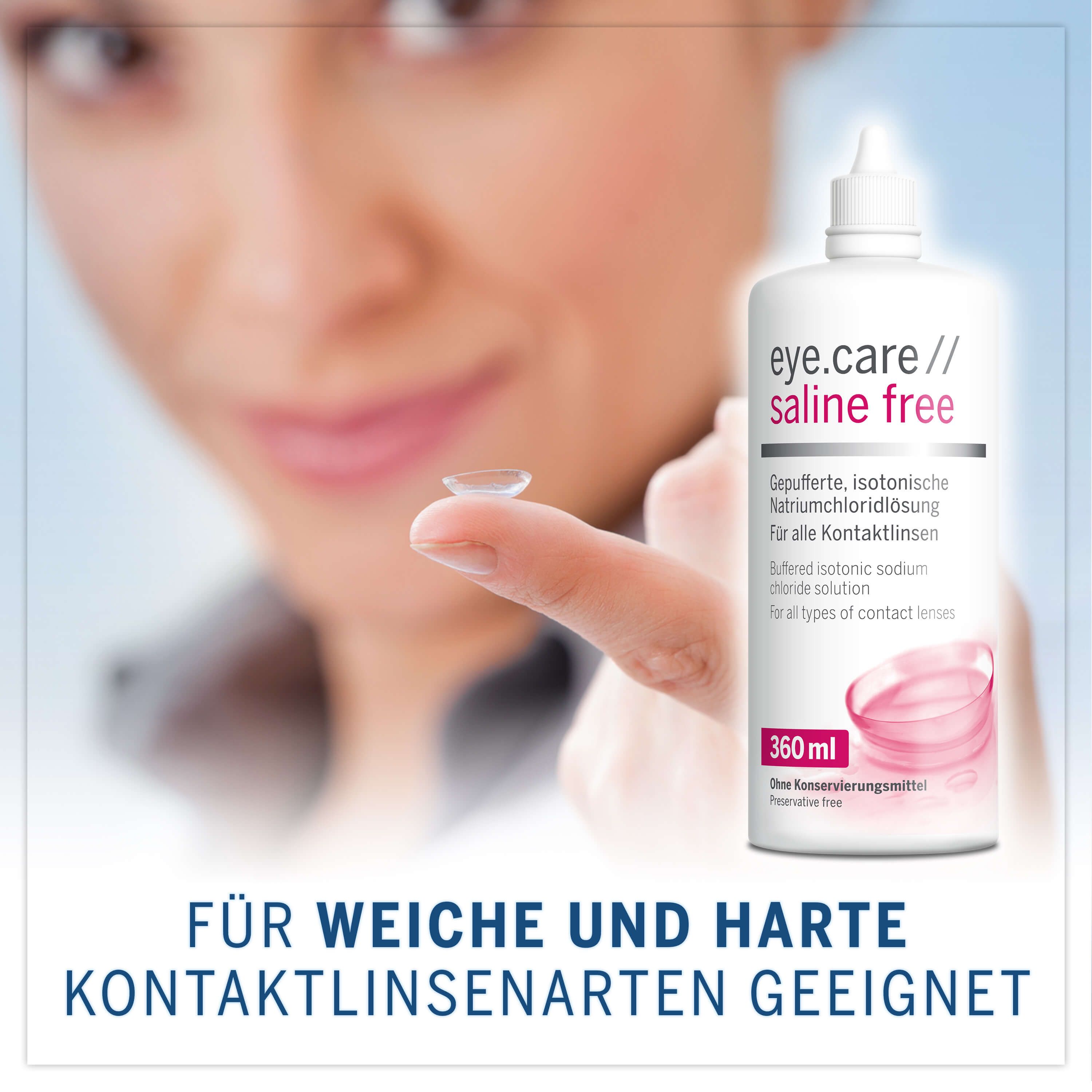 Flacone eye.care // saline free, lente a contatto su dito. Testo: Adatto a lenti a contatto morbide e rigide.