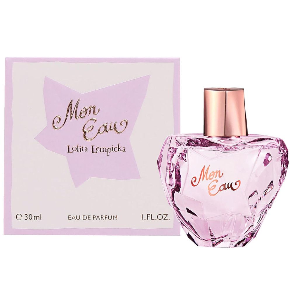Flacone rosa con tappo dorato e confezione. Scritta: Mon Eau, Lolita Lempicka, Eau de Parfum, 30 ml.