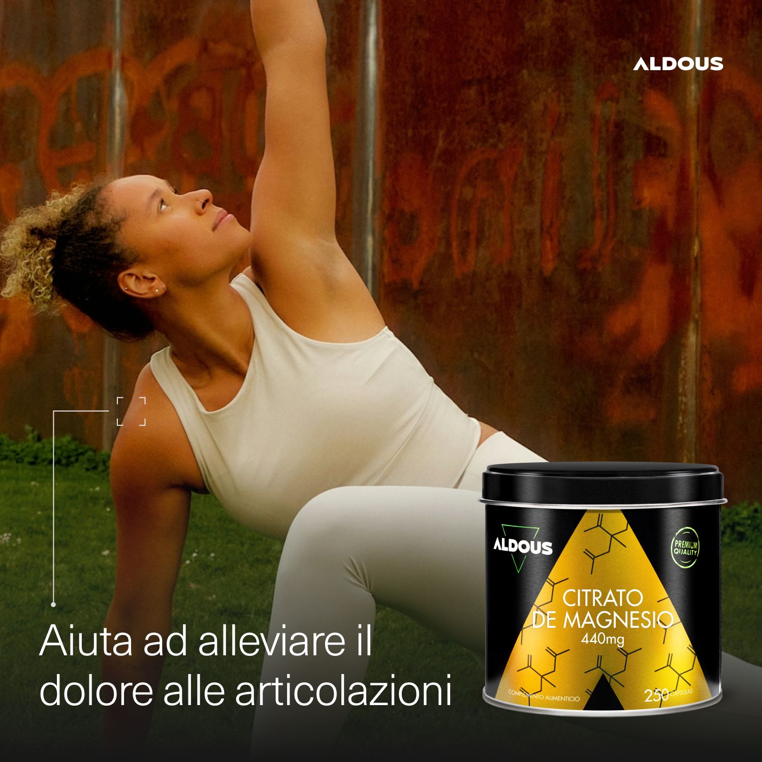 Donna che fa yoga. Barattolo con scritta: Citrato de Magnesio 440mg. Marchio: Aldous. Testo: Aiuta ad alleviare il dolore alle articolazioni.