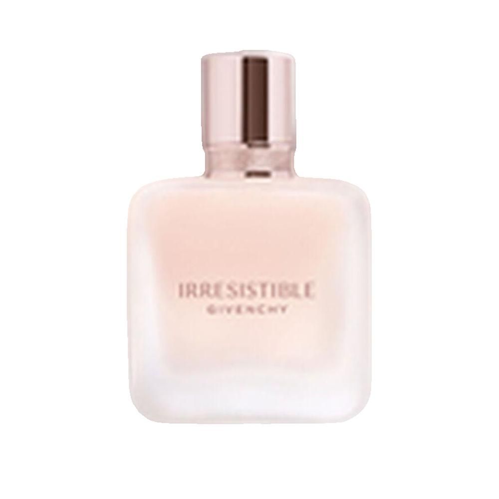 Flacone di profumo rosa. Forma quadrata con angoli arrotondati. Tappo color oro rosa. Scritta "IRRESISTIBLE GIVENCHY".