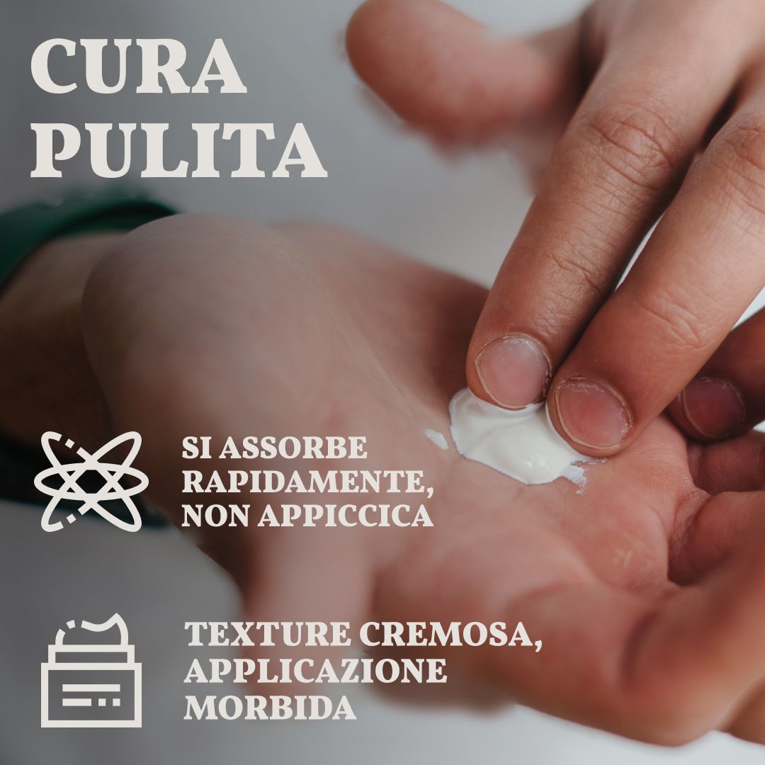 Texture cremosa di una crema per la cura della pelle in mano.