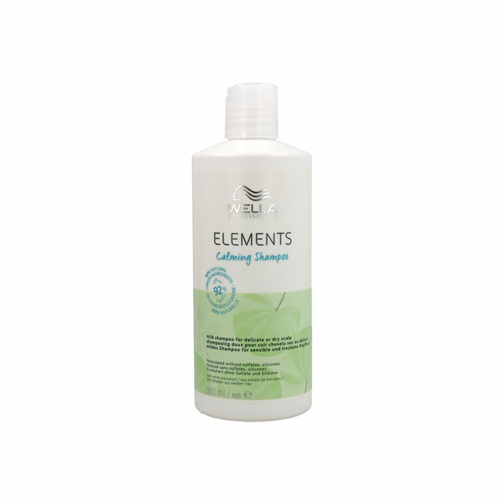 Flacone bianco di shampoo Wella Elements. Scritta: ELEMENTS Calming Shampoo. Etichetta verde e bianca con foglie e 92% ingredienti naturali.