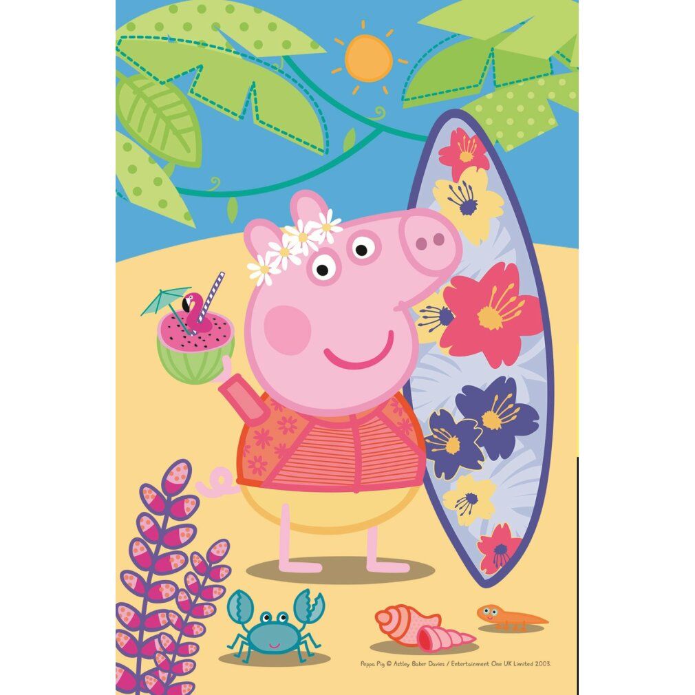 Peppa Pig con tavola da surf sulla spiaggia. Fiori, sole, cocktail, granchio e conchiglie. Sfondo: foglie e cielo blu.