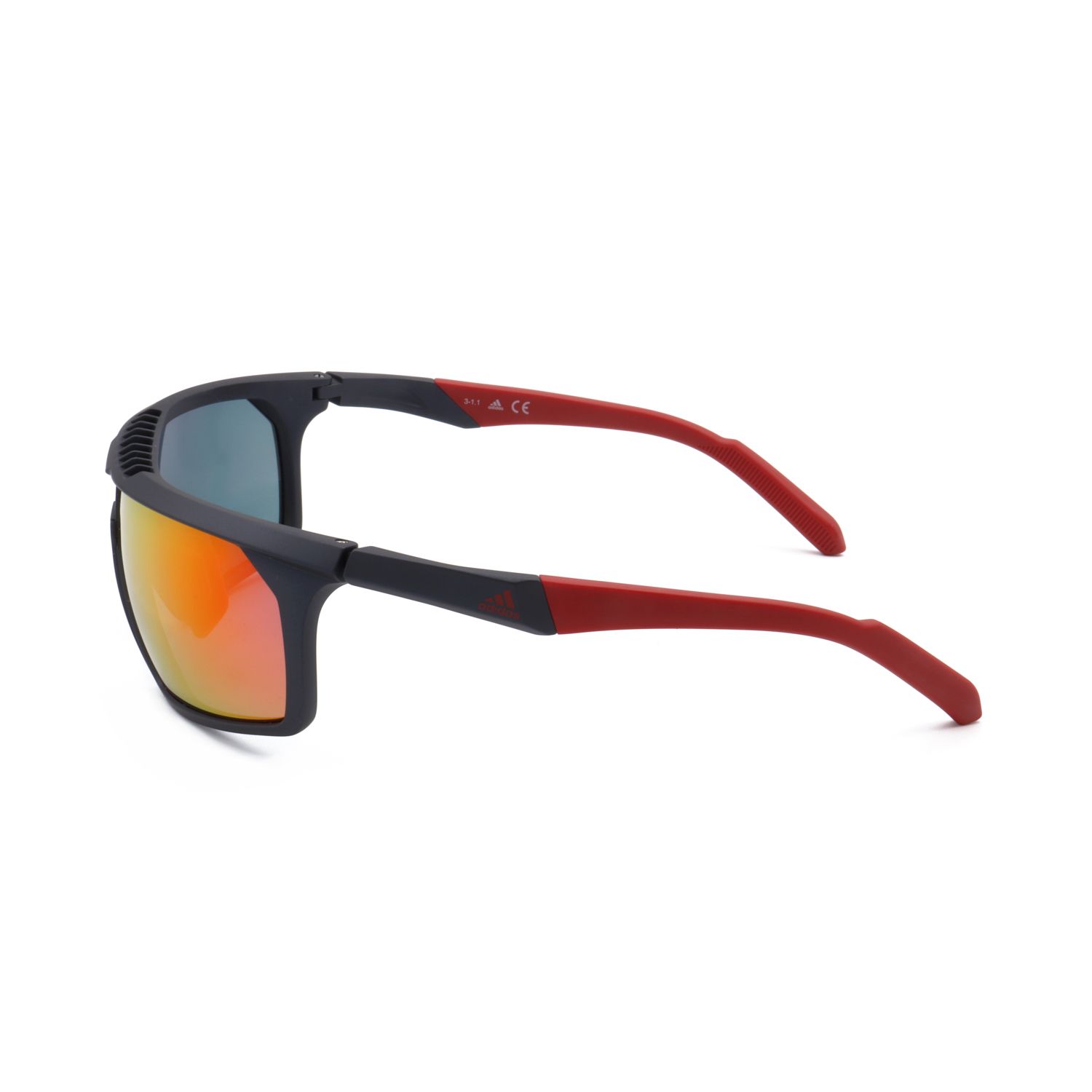 Occhiali da sole sportivi con montatura scura, aste rosse e lenti a specchio. Marchio CE visibile.