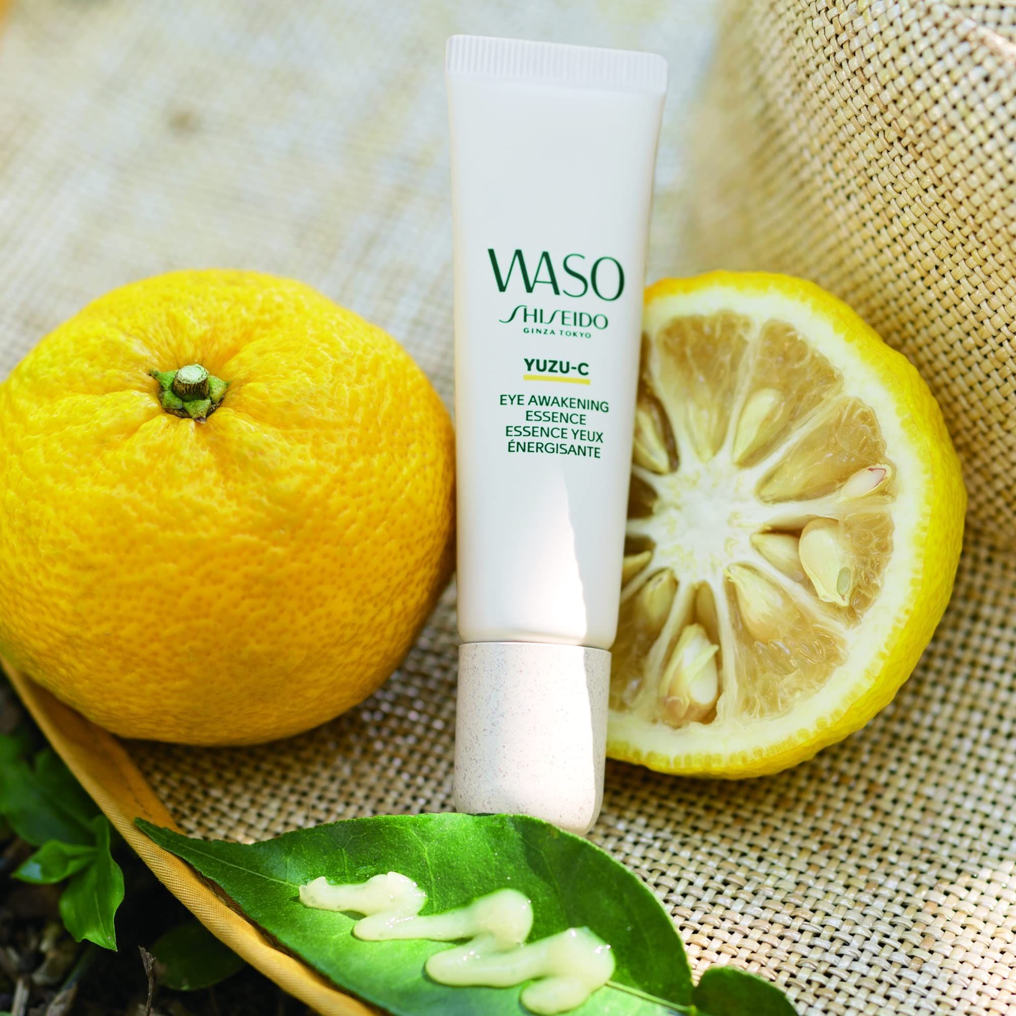 Tubo, frutto di yuzu e foglie su supporto. Scritta: WASO, YUZU-C, Eye Awakening Essence.