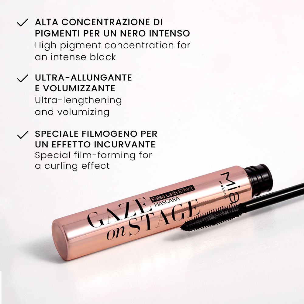 Mascara Mia Makeup Gaze on Stage con testo. Spazzola nera. Testo: 'False Lash Effect Mascara'.