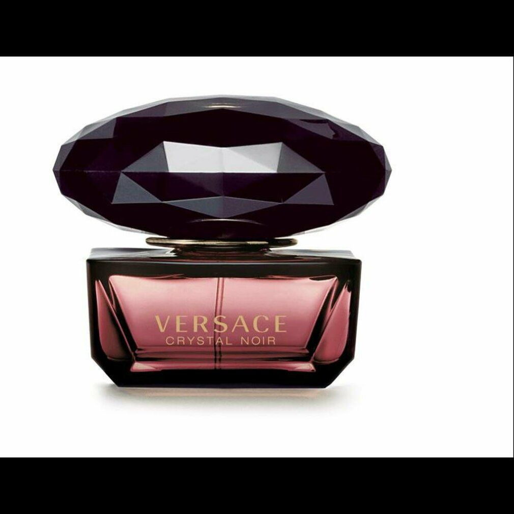 Flacone Versace Crystal Noir Eau de Toilette con tappo scuro sfaccettato.