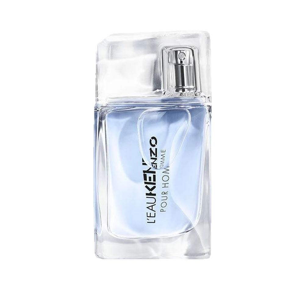 Flacone rettangolare con liquido blu e vaporizzatore argentato. Scritta: L'EAU KENZO POUR HOMME.