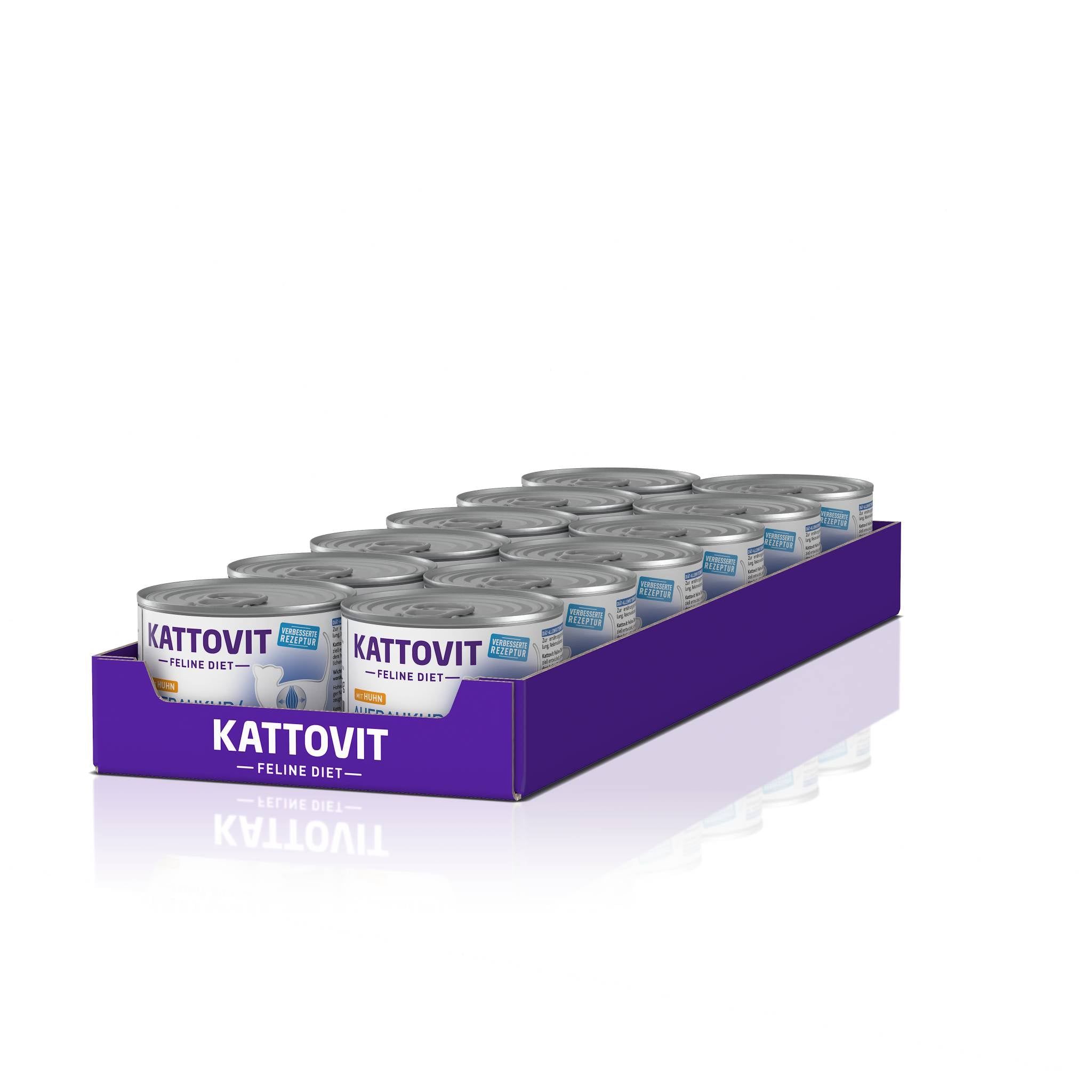 Lattine Kattovit in scatola viola. Diverse lattine con etichetta, testo: KATTOVIT, Feline Diet. Lattina con coperchio argentato, etichetta bianca.