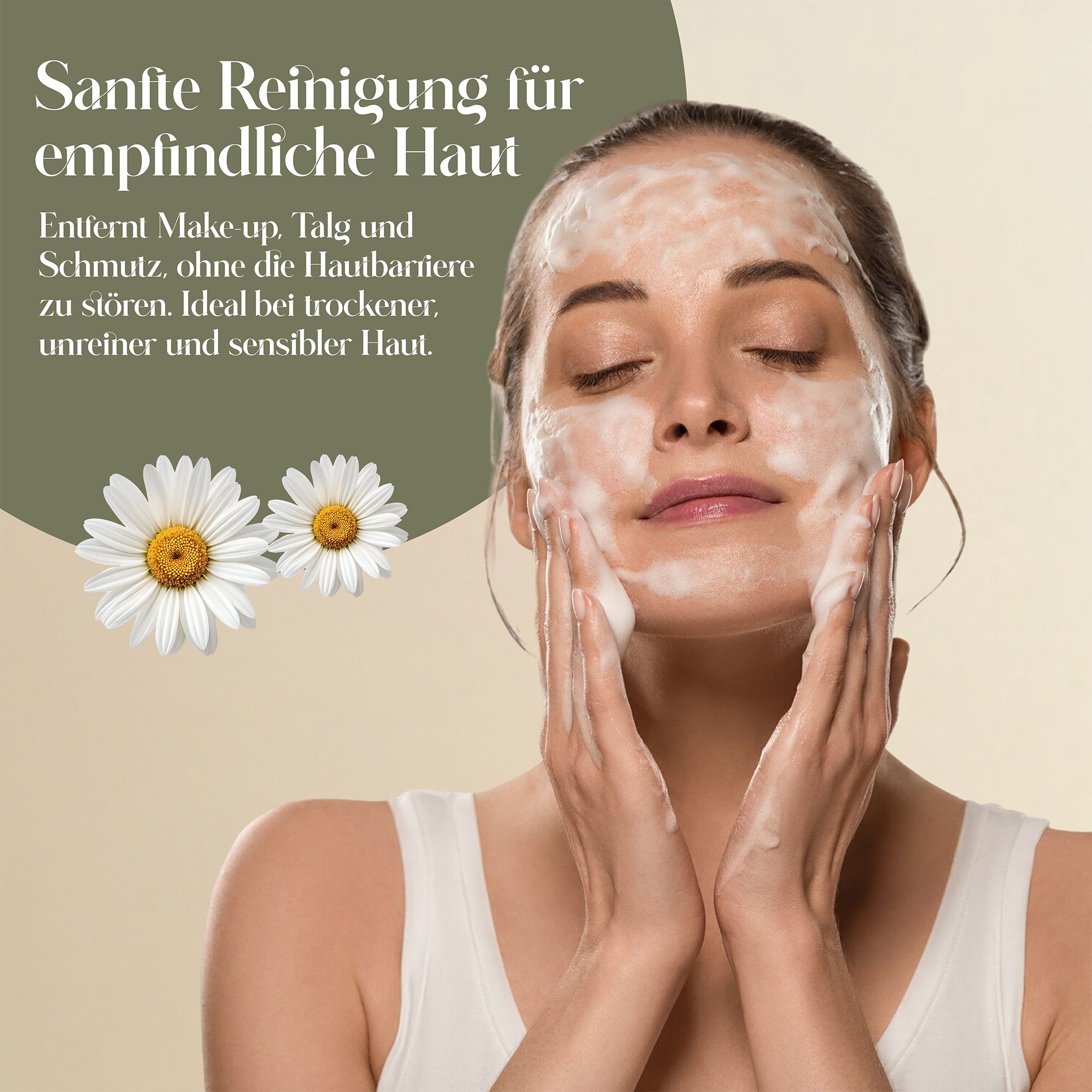 Donna che si lava il viso con la mousse detergente. Testo: Detergenza delicata per pelli sensibili. Ideale per pelli secche, impure e sensibili.