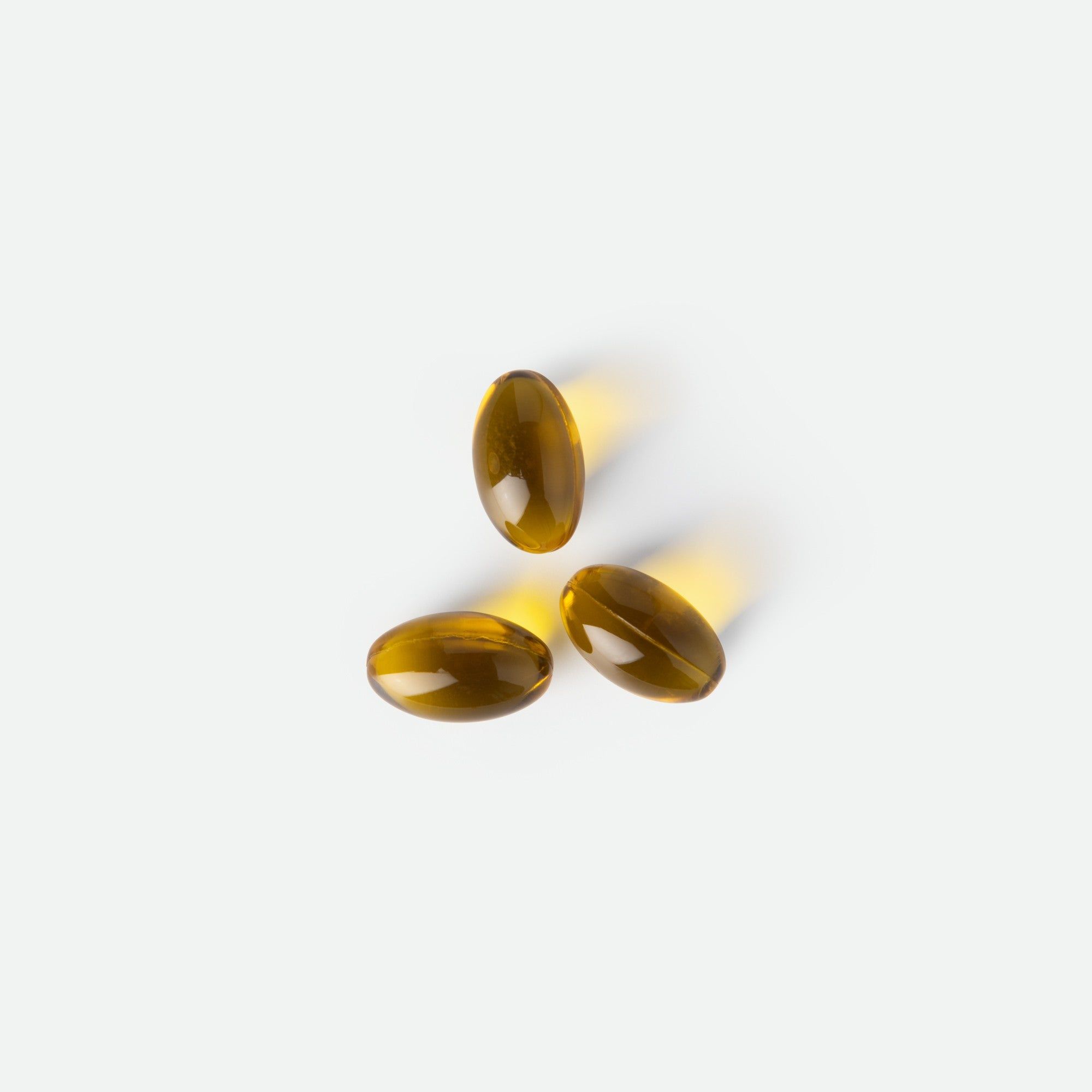 Retro di un flacone di capsule CBD, con elenco ingredienti.