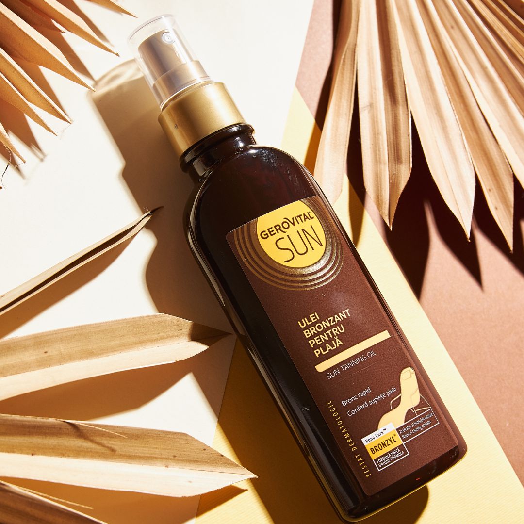 Olio abbronzante Gerovital Sun, flacone marrone con vaporizzatore. Scritta: Ulei Bronzant Pentru Plaja, Sun Tanning Oil. Sfondo: foglie.