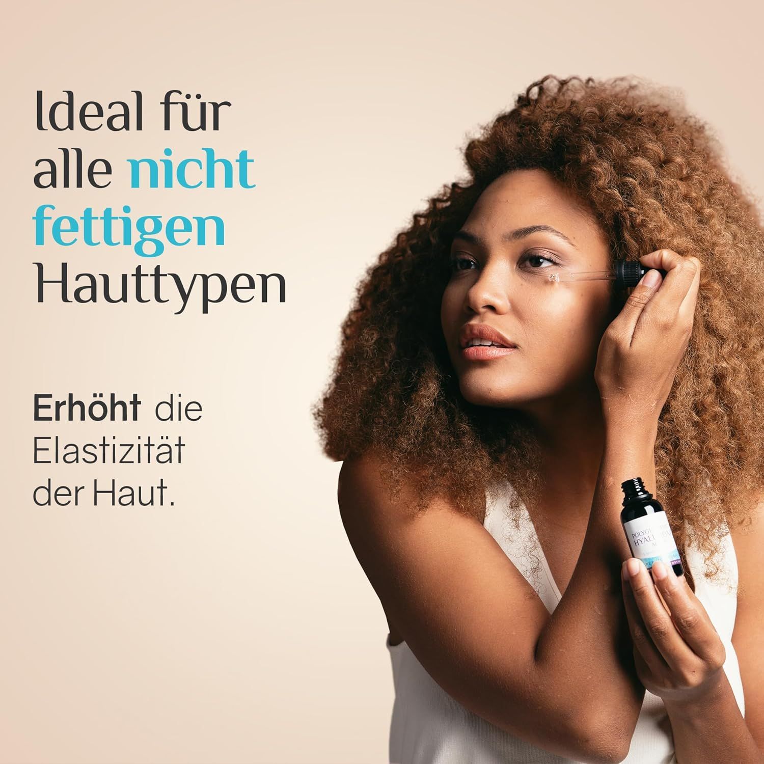 Donna che tiene in mano un flacone di siero. Testo: Ideale per tutti i tipi di pelle non grassa. Aumenta l'elasticità della pelle.