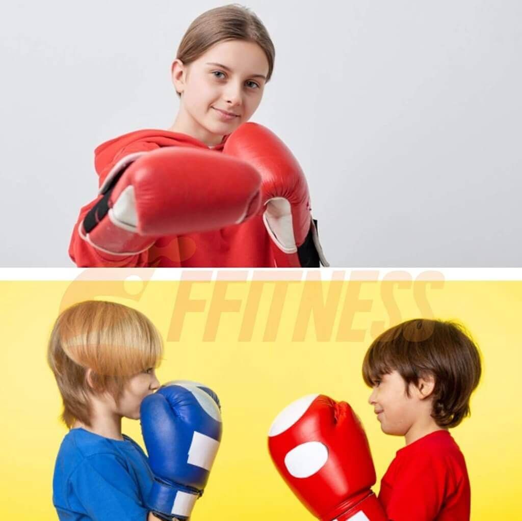 In alto: Una ragazza con guantoni rossi. In basso: Due ragazzi con guantoni blu e rossi.