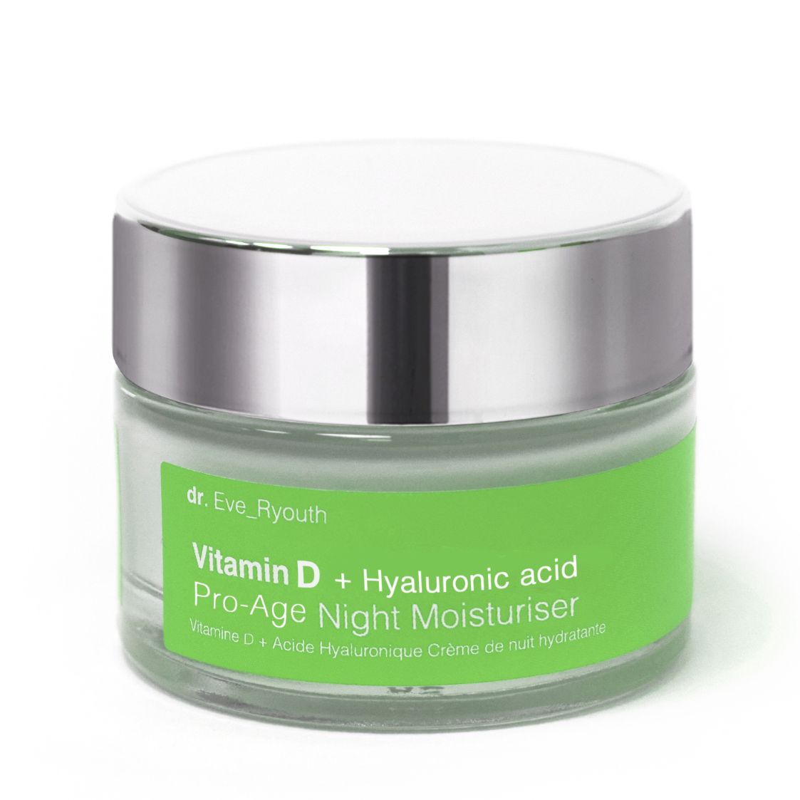 Vasetto di vetro con coperchio argentato. Etichetta verde con testo: Vitamin D + Hyaluronic acid Pro-Age Night Moisturiser.