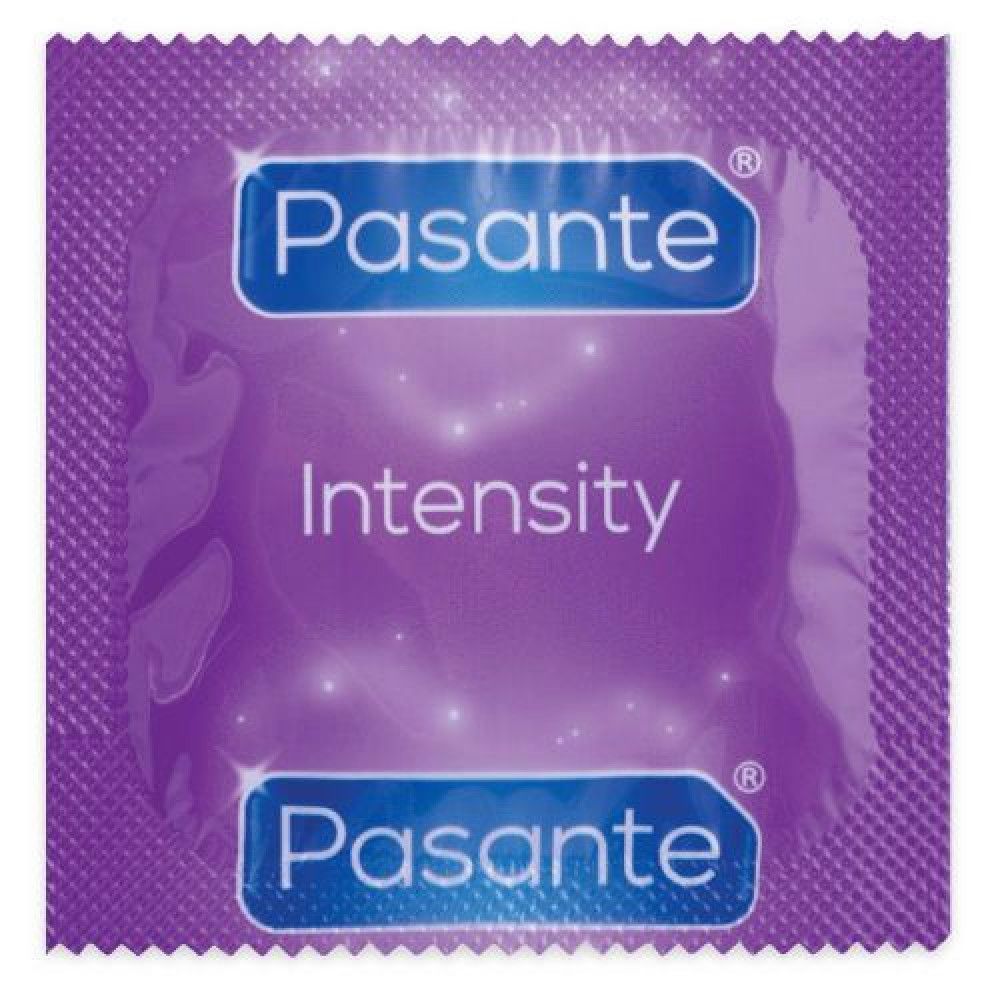 Involucro singolo di preservativo Pasante Intensity. Confezione viola con nome del prodotto.