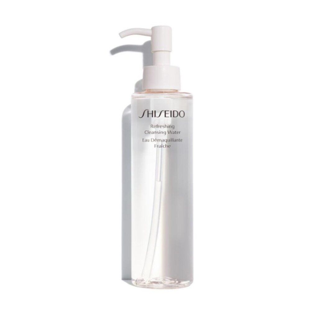 Flacone trasparente Shiseido Refreshing Cleansing Water con dosatore a pompa. Etichetta con testo.