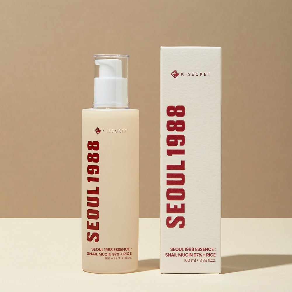 Flacone K-SECRET Seoul 1988 Essence e scatola. Flacone beige con scritta rossa.