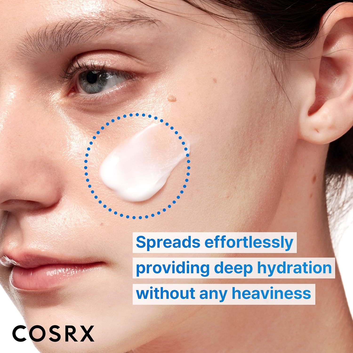 La crema idratante COSRX The Ceramide Skin Barrier si spalma facilmente sulla pelle.