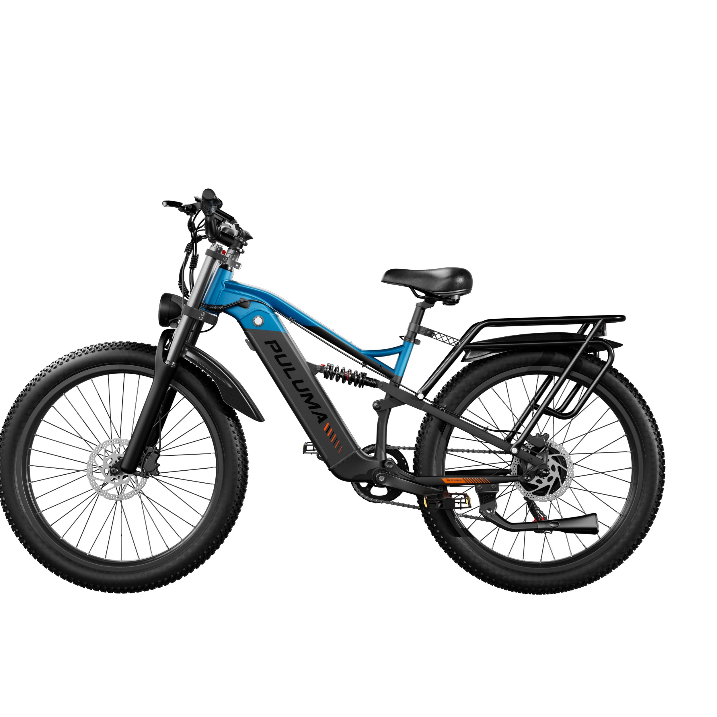 E-mountain bike blu e nero con pneumatici larghi e portapacchi. Logo PULUMA sul telaio.