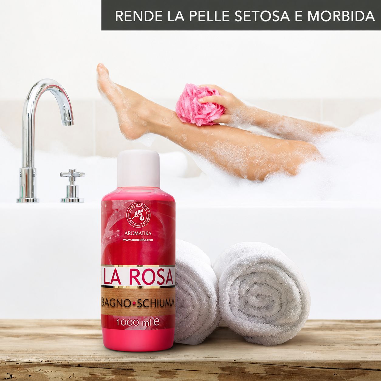 Flacone di bagnoschiuma rosa con etichetta "LA ROSA BAGNO SCHIUMA 1000 ml".