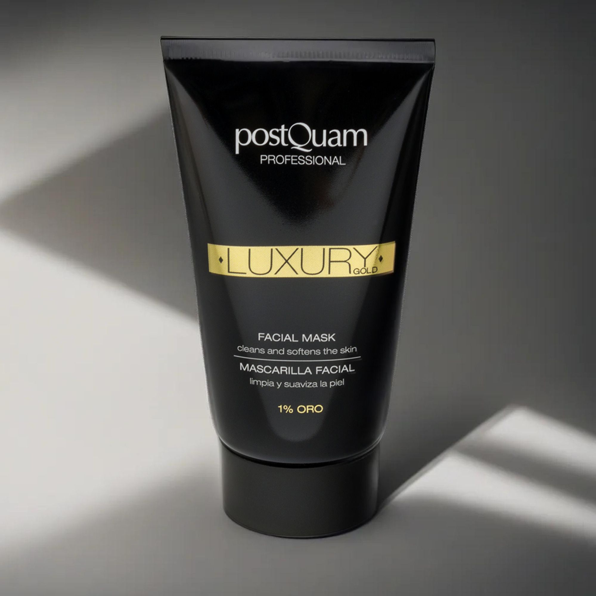 Tubo nero con scritta dorata. Postquam Professional, Luxury Gold, Facial Mask, 1% Oro. Pulisce e ammorbidisce la pelle.