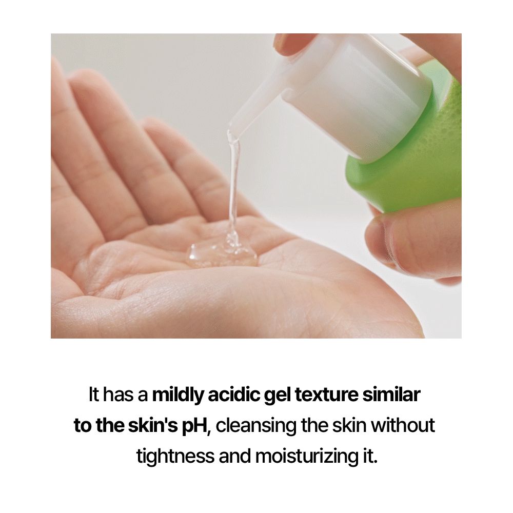 Mano con prodotto. Liquido trasparente che gocciola dall'erogatore. Testo: Texture gel leggermente acida, pulisce senza seccare.