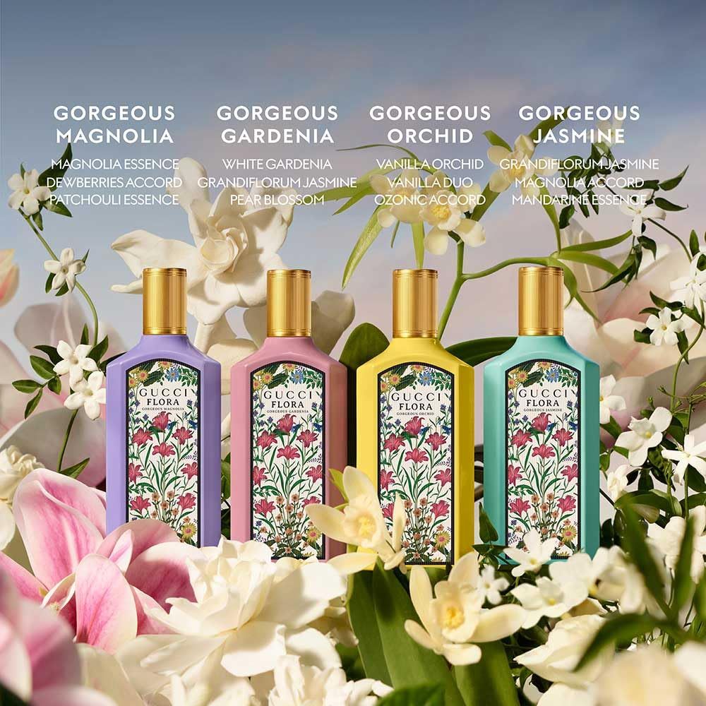 Quattro flaconi con motivi floreali. Scritta: Gucci Flora. Diverse fragranze.