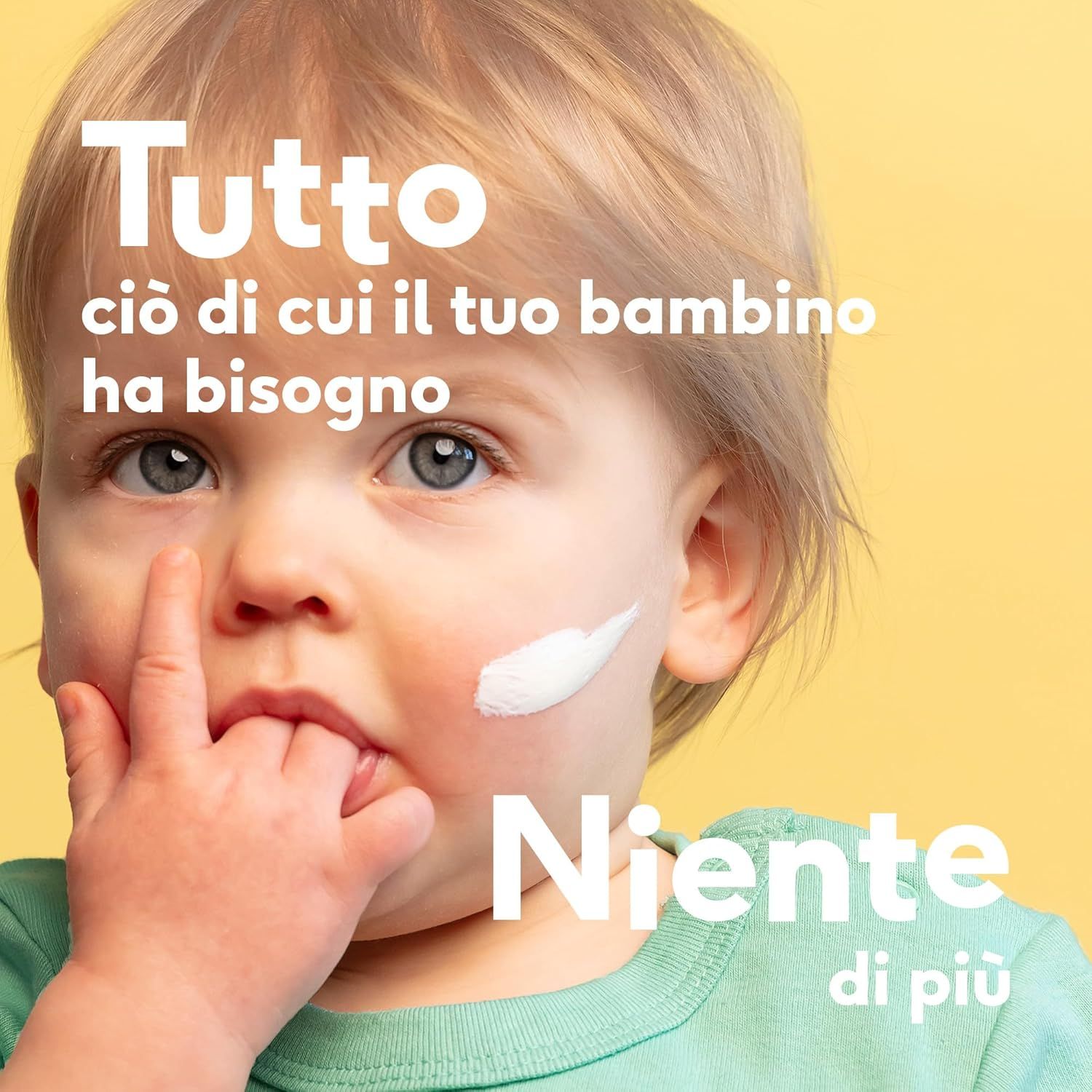 Bambino con crema sul viso. Testo: Tutto ciò di cui il tuo bambino ha bisogno, nient'altro.