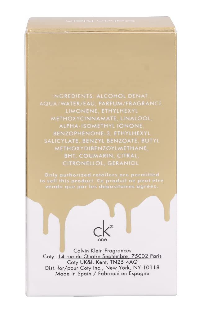 Retro della confezione. Ingredienti, indirizzo del produttore, logo "ck one". Design a goccia. Testo in inglese e francese.