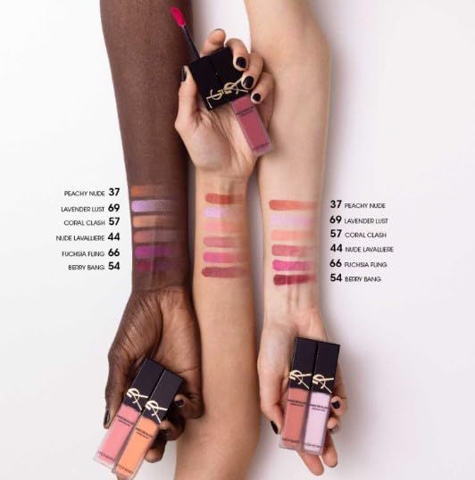 Mani con campioni di Yves Saint Laurent Make Me Blush Fard liquido. Colori: 37 Peachy Nude, 44 Nude Lavalliere, 54 Berry Bang, 57 Coral Clash, 66 Fuchsia Fling, 69 Lavender Lust.