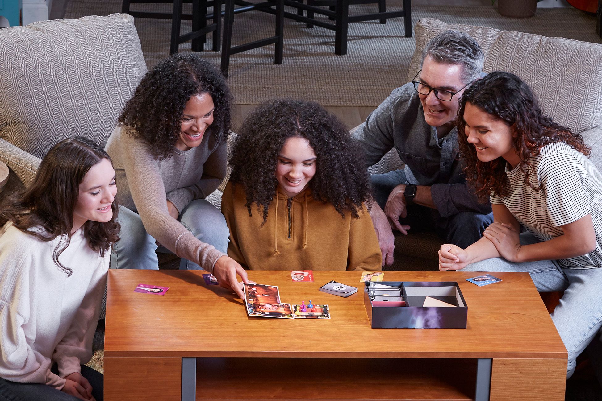 Hasbro Cluedo Betrayal in Villa, Board Game