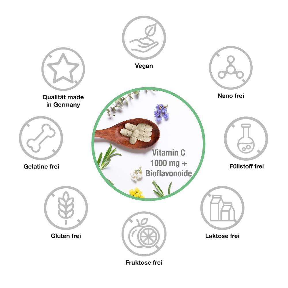 Capsule di Vitamina C 1000 mg + Bioflavonoidi su un cucchiaio di legno, circondate da erbe. Icone: vegan, qualità made in Germany, senza gelatina, senza glutine, senza fruttosio, senza lattosio, senza nano, senza riempitivi.