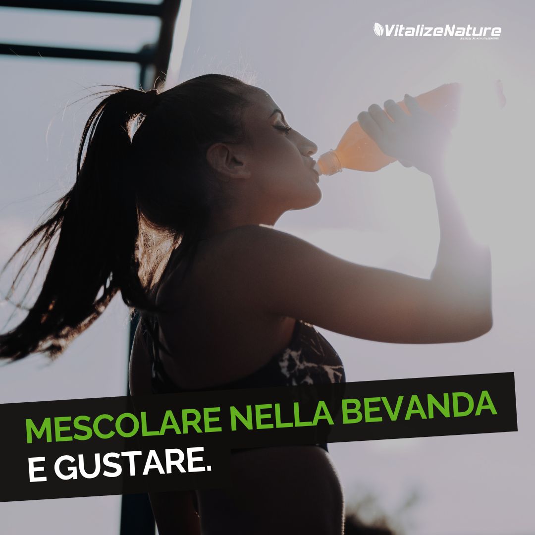 Donna che beve una bevanda, testo: 'Mescolare nella bevanda e gustare'.
