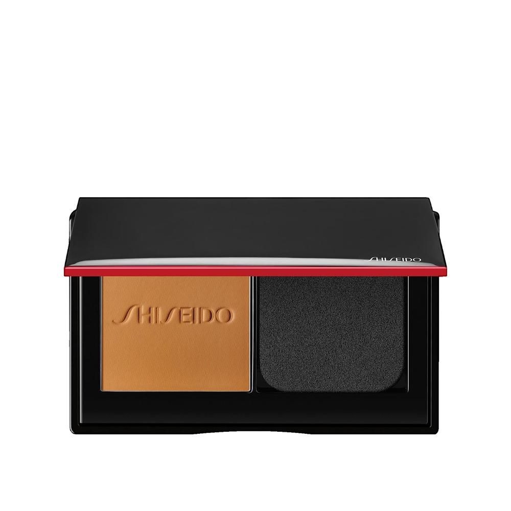 Cipria compatta con spugna. Custodia nera con dettaglio rosso. Marchio Shiseido visibile.