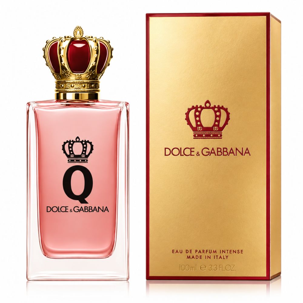Flacone di profumo e scatola dorata con corona reale e logo 'Q' di Dolce & Gabbana.